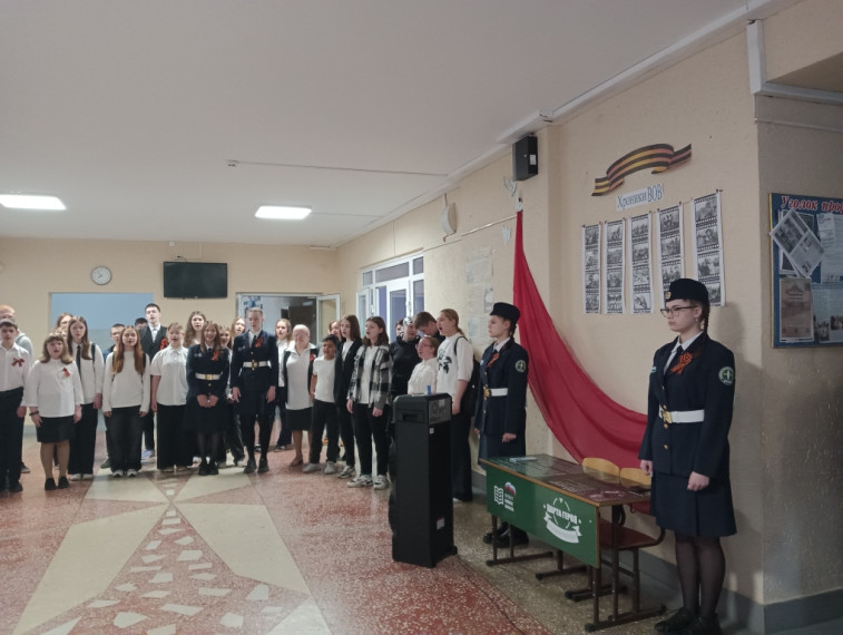 Почетный караул у "Парты Героя".